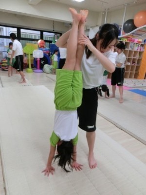 いろいろな逆立ち 東京 幼児向けチアダンス チアリーディング クローバー体操教室
